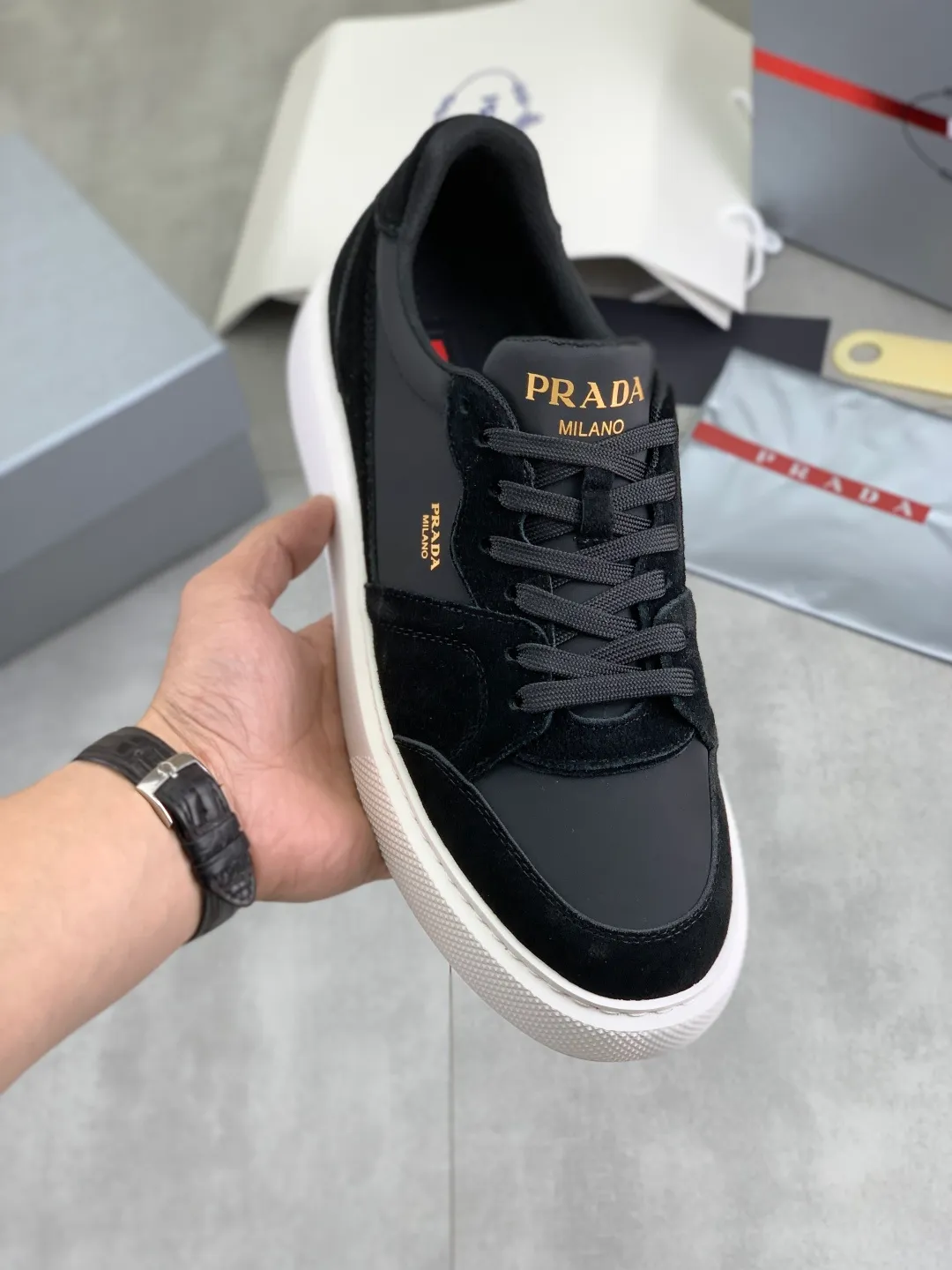 Men's men's shoes P560 💰【New style】Top quality, new popular models on the official website, which will never go out of style for a century, 🆘 The trendy brand (Prada) mainly promotes popular models, avant-garde and versatile fashionable men's shoes, privately molded, with cowhide splicing and 1:1 oil edge treatment... fashionable and simple, original imported cowhide with python skin, cowhide leather lining for feet; the atmosphere and personality are more fashionable, eye-catching and pursuing class. It will subvert the old idea and be a must-have for fashionistas who want to spend time with you! Must keep it! High-end comfortable and low-cost, high-end quality workmanship. Size: 38-45 4️⃣ colors available. full package